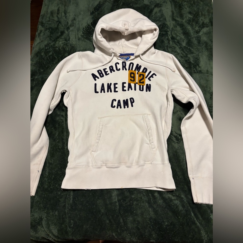 Vintage Abercrombie and Fitch man’s hoodie. Extremely thick and warm!